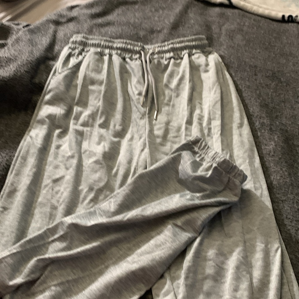 Great gray sweatsuit - Picture 3 of 3